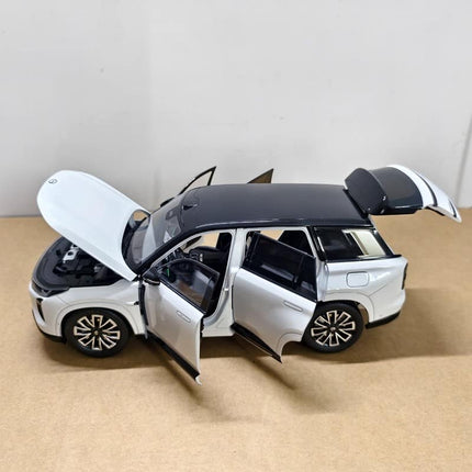GAC Trumpchi Xiangwang S7 2025 OEM White 1:18 Diecast Model Car - scale model collectible piece