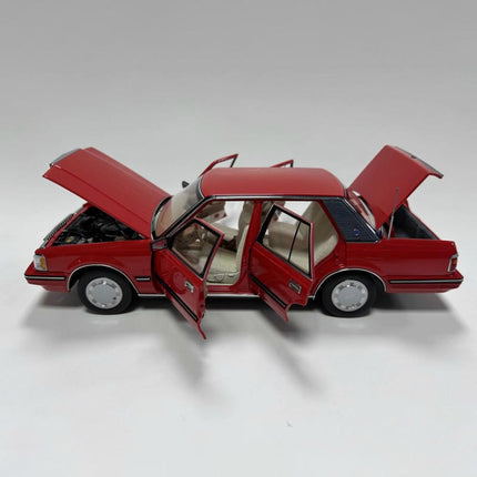 Xiao Guang Toyota Crown MS122 1:18 Diecast Model Car - scale model collectible piece