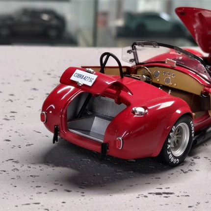 Minichamps Mercedes-Benz SLK R172 2011 Silver Metallic 1:18 Diecast Model Car - collector display piece