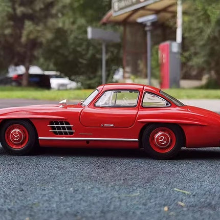 Minichamps Mercedes-Benz 300SL W198 1954 Gullwing 1:18 Diecast Model Car - fine detailed model replica