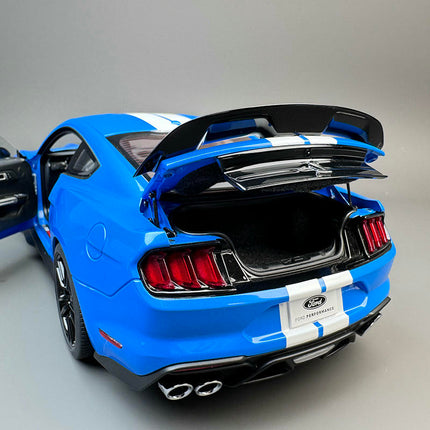 AutoArt Ford Mustang Shelby GT500 Blue 1:18 Diecast Model Car - model display piece for collectors