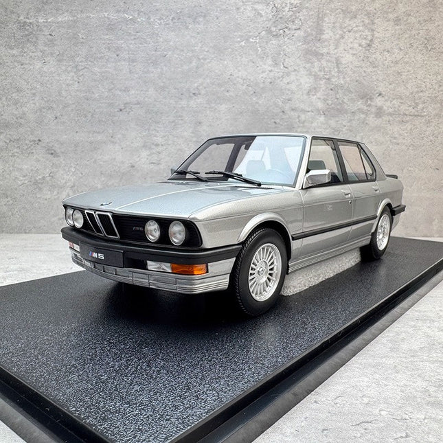 Qriginal BMW M5 1:18 Resin Model Car - studio product photo of the scale model