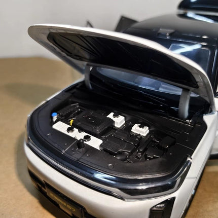 GAC Trumpchi Xiangwang S7 2025 OEM White 1:18 Diecast Model Car - hand-finished display model