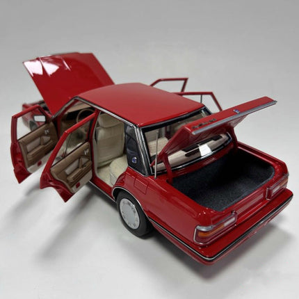 Xiao Guang Toyota Crown MS122 1:18 Diecast Model Car - hand-finished display model