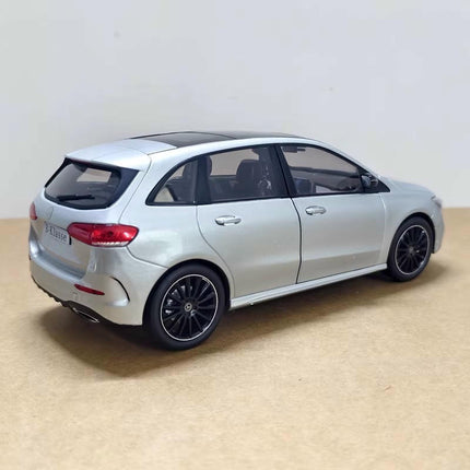 Original Manufacturer Mercedes-Benz B-Class MPV Black 1:18 Diecast Model Car - collector display piece