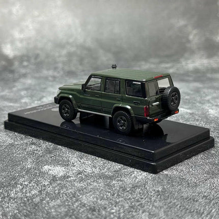Para64 Toyota Land Cruiser 76 2014 Military Green 1:64 Diecast Model Car - detailed collectible replica