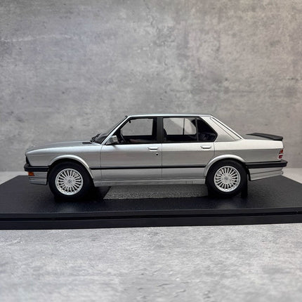 Qriginal BMW M5 1:18 Resin Model Car - scale replica for enthusiasts