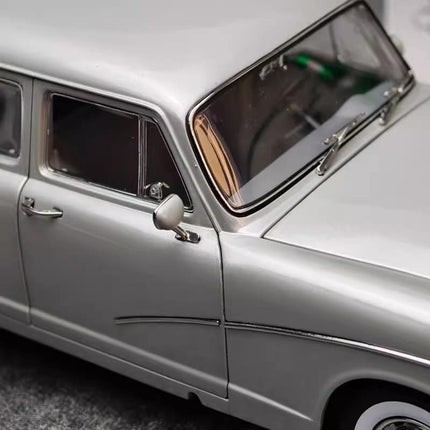 Original Factory Shanghai SH760 Classic Vintage Sedan 1:18 Diecast Model Car - scale replica for enthusiasts