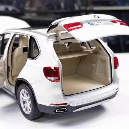 Paragon BMW X5 F15 White 1:18 Diecast Model Car - fine scale model replica