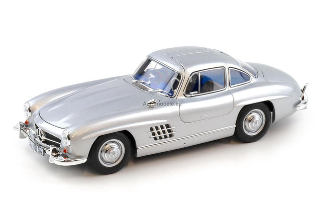 https://automodele.eu/environment/cache/images/productGfx_758858_0_0/183856-Mercedes-Benz-300-SL-Gullwing-W198-1954-Silver--Blue-Interior-Norev-118---Limited-Edition-660-pcs..jpg