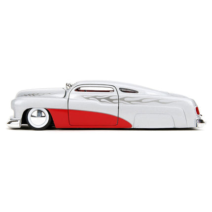 https://cdn.shopify.com/s/files/1/0504/9925/6496/files/1951-mercury-silver-metallic-and-red-with-flame-graphics-and-red-interior-bigtime-muscle-series-124-diecast-model-car-by-jada-912647.jpg?v=1748405277