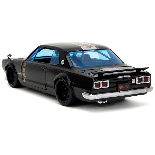https://cdn.shopify.com/s/files/1/0504/9925/6496/files/1971-nissan-skyline-gt-r-rhd-right-hand-drive-black-with-silver-stripe-and-mikey-diecast-figure-tokyo-revengers-2021-tv-series-anime-hollywood-rides-series-124--583376.jpg?v=1748419009