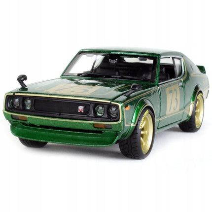 1973 Nissan Skyline 2000 GTR 1:24 Maisto Diecast Model Classic JDM Collector Car with Custom Plates