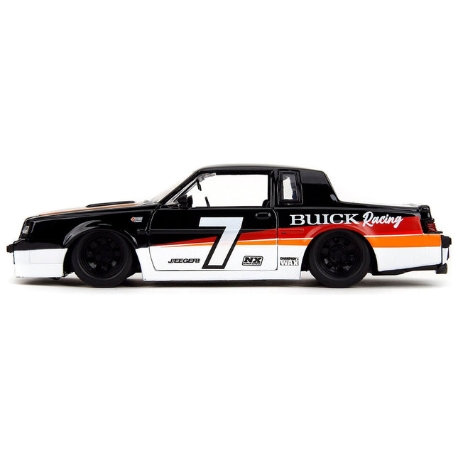 https://cdn.shopify.com/s/files/1/0504/9925/6496/files/1987-buick-grand-national-7-buick-racing-black-and-white-with-stripes-bigtime-muscle-series-124-diecast-model-car-by-jada-862837.jpg?v=1748405487