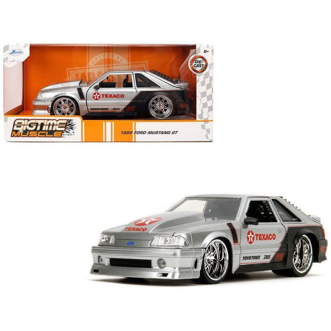 https://cdn.shopify.com/s/files/1/0504/9925/6496/files/1989-ford-mustang-gt-texaco-silver-metallic-and-matt-black-bigtime-muscle-series-124-diecast-model-car-by-jada-563115.jpg?v=1756087114