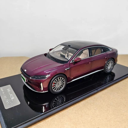 Original Factory Model Chery Fengyun A9L Red 1:18 Diecast Model Car - showroom-quality model replica
