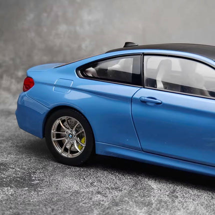 Paragon BMW M4 F82 White 1:18 Diecast Model Car - collector display piece
