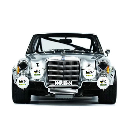 Minichamps Mercedes-Benz 300SEL 6.8 AMG 1971 1:18 Diecast Model Car - fine detailed model replica