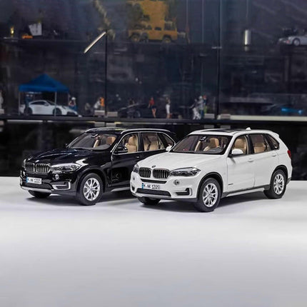 Paragon BMW X5 F15 White 1:18 Diecast Model Car - detailed collector display model