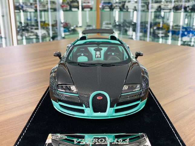 H&H Bugatti Veyron 16.4 Grand Sport Vitesse 1/18 Tiffany Carbon Limited to 10 Pcs - studio product photo of the scale model