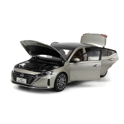 Paudi Nissan Altima Silver 1:18 Diecast Model Car - premium collector scale model