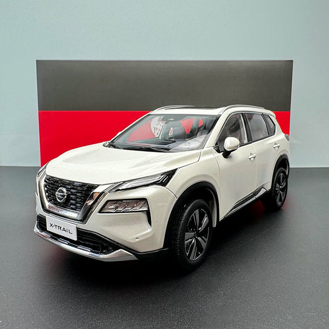 YX Car Model Nissan X-Trail White 1:18 Diecast Model Car - studio product photo of the scale model