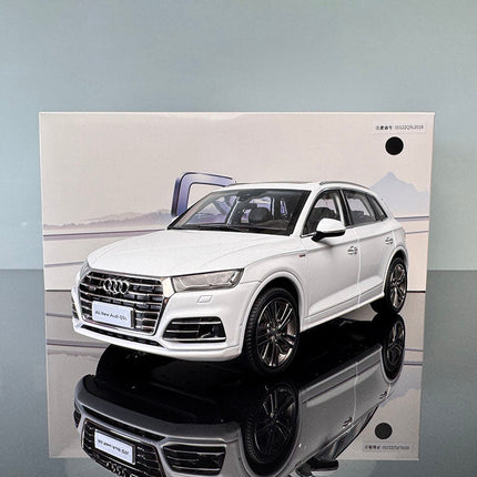 YX Car Model Audi Q5 White Black 1:18 Diecast Model Car - collectible scale model car