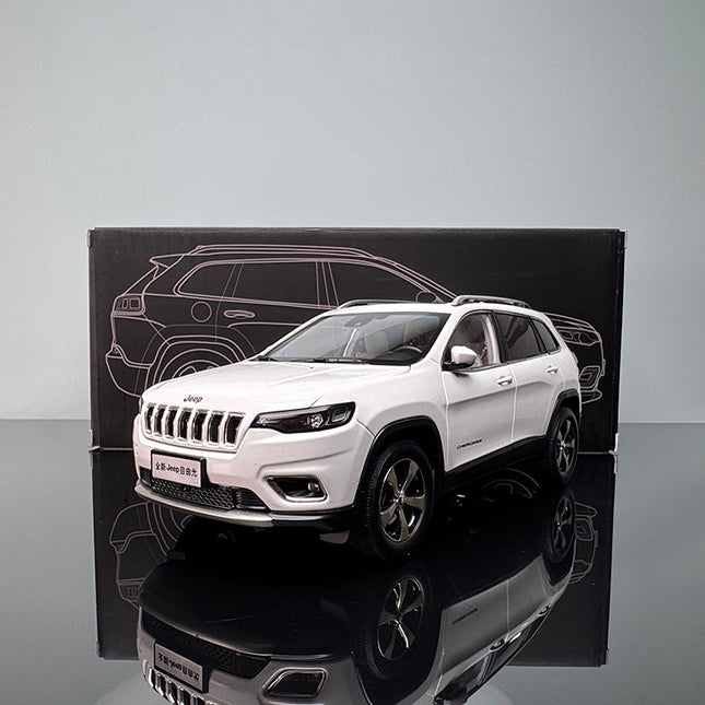 Jeep Cherokee White 1:18 Diecast Model Car - studio product photo of the scale model
