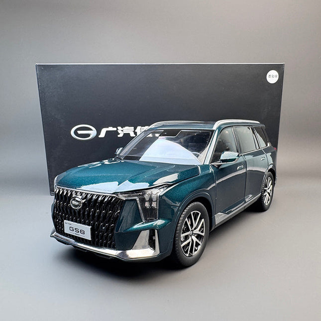 YX Car Model GAC Trumpchi GS8 1:18 Diecast Model Car - studio product photo of the scale model