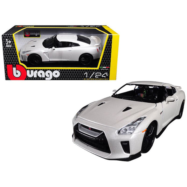 https://cdn.shopify.com/s/files/1/0504/9925/6496/products/2017-nissan-gt-r-r35-white-124-diecast-model-car-by-bburago-146862.jpg?v=1748421367
