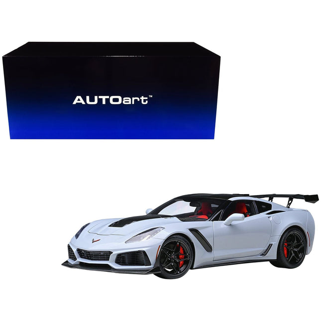 https://cdn.shopify.com/s/files/1/0504/9925/6496/files/2019-chevrolet-corvette-c7-zr1-ceramic-matrix-gray-metallic-with-carbon-top-118-model-car-by-autoart-581961.jpg?v=1748416530