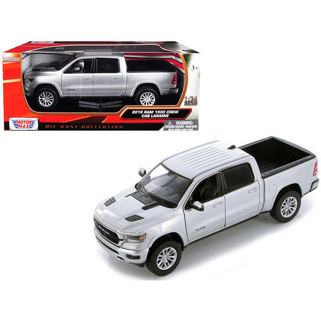 https://cdn.shopify.com/s/files/1/0504/9925/6496/files/2019-ram-1500-laramie-crew-cab-pickup-truck-silver-metallic-124-diecast-model-car-by-motormax-661860.jpg?v=1748418129