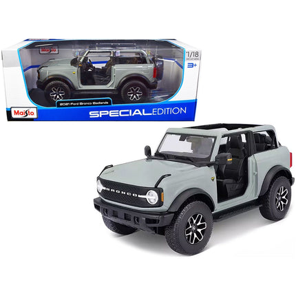 https://cdn.shopify.com/s/files/1/0504/9925/6496/files/2021-ford-bronco-badlands-light-gray-special-edition-118-diecast-model-car-by-maisto-676234.jpg?v=1748418505