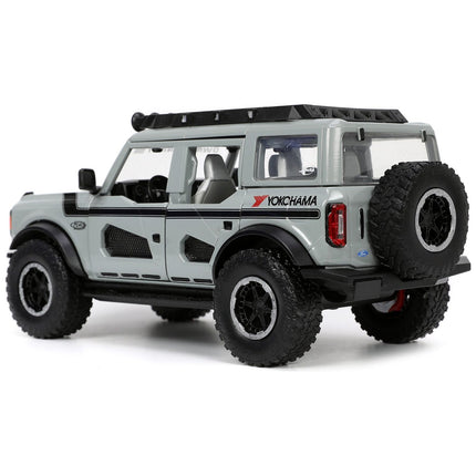https://cdn.shopify.com/s/files/1/0504/9925/6496/files/2021-ford-bronco-gray-with-black-stripes-with-roof-rack-own-the-night-just-trucks-series-124-diecast-model-car-by-jada-744876.jpg?v=1748419128