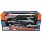 https://cdn.shopify.com/s/files/1/0504/9925/6496/files/2022-ford-explorer-xlt-gray-metallic-timeless-legends-series-124-diecast-model-car-by-motormax-144831.jpg?v=1748418020
