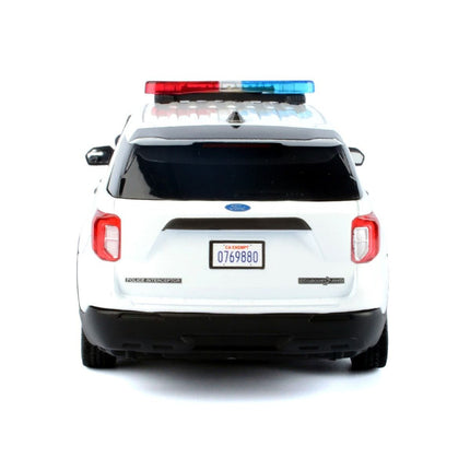 https://cdn.shopify.com/s/files/1/0504/9925/6496/files/2022-ford-police-interceptor-utility-plain-white-builders-kit-with-flashing-light-bar-and-front-and-rear-lights-and-sounds-124-diecast-model-car-by-motormax-337998.jpg?v=1756087110