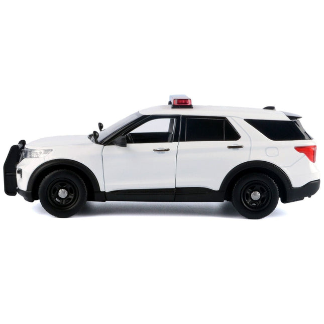 https://cdn.shopify.com/s/files/1/0504/9925/6496/files/2022-ford-police-interceptor-utility-plain-white-builders-kit-with-flashing-light-bar-and-front-and-rear-lights-and-sounds-124-diecast-model-car-by-motormax-667431.jpg?v=1756087109