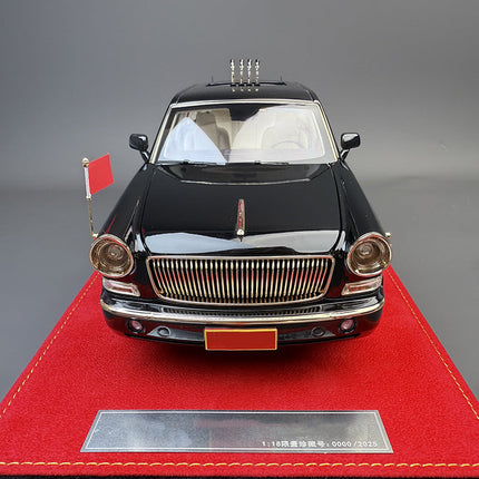 Hongqi Classic Sedan Black 1:18 Diecast Model Car - studio product photo of the scale model