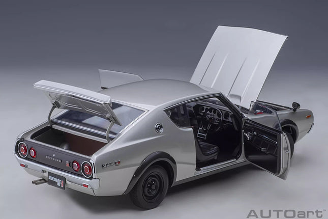 AutoArt Nissan Skyline 2000 GT-R Kenmeri Silver 1:18 Diecast Model Car - studio product photo of the scale model