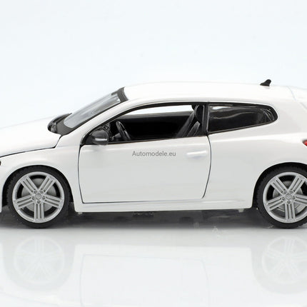 https://automodele.eu/environment/cache/images/productGfx_203435_0_0/21060Wh-Volkswagen-Scriocco-R-2009-Bburago-124.jpg