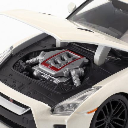 https://automodele.eu/environment/cache/images/productGfx_211519_0_0/21082Wh-Nissan-GT-R-2017-Bburago-124.jpg