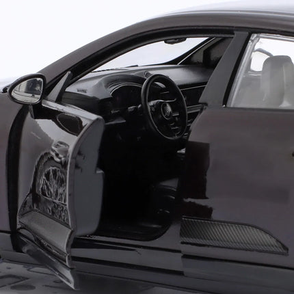 https://automodele.eu/environment/cache/images/productGfx_757575_0_0/21114-Porsche-Macan-4-Turbo-Electric-2024-Bburago-124.webp