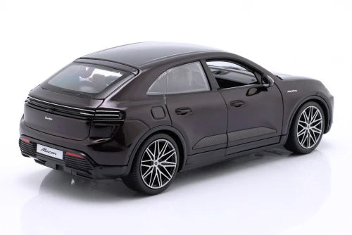 https://automodele.eu/environment/cache/images/productGfx_757573_500_500/21114Co-Porsche-Macan-4-Turbo-Electric-2024-Bburago-124.webp
