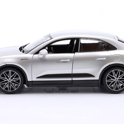 https://automodele.eu/environment/cache/images/productGfx_757591_0_0/21114Z-Porsche-Macan-4-Turbo-Electric-2024-Silver-Bburago-124.jpg