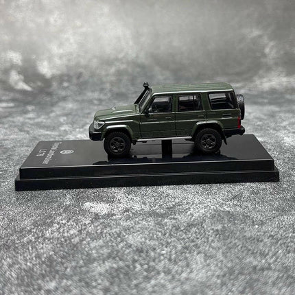 Para64 Toyota Land Cruiser 76 2014 Military Green 1:64 Diecast Model Car - fine scale model replica