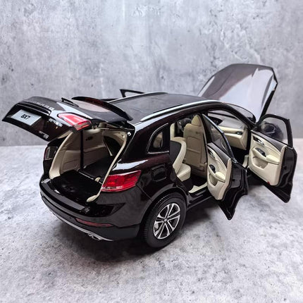 YX Car Model Borgward BX7 SUV Red 1:18 Diecast Model Car - hand-finished display model