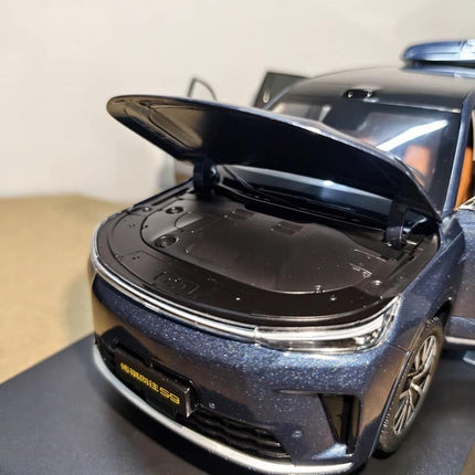 Original Factory Model OEM GAC Trumpchi S9 1:18 Diecast Model Car - detailed studio model shot
