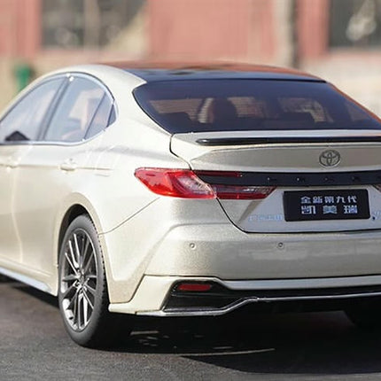 YX Car Model Toyota Camry 2024 9th Generation 1:18 Diecast Model Car - model display piece for collectors