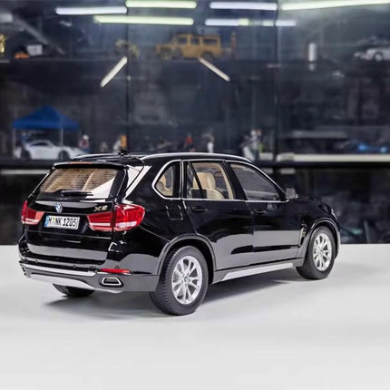 Paragon BMW X5 F15 White 1:18 Diecast Model Car - fine detailed model replica