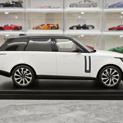 GT Spirit Range Rover P530 White GT533 1:18 Resin Model Car - collector edition scale model
